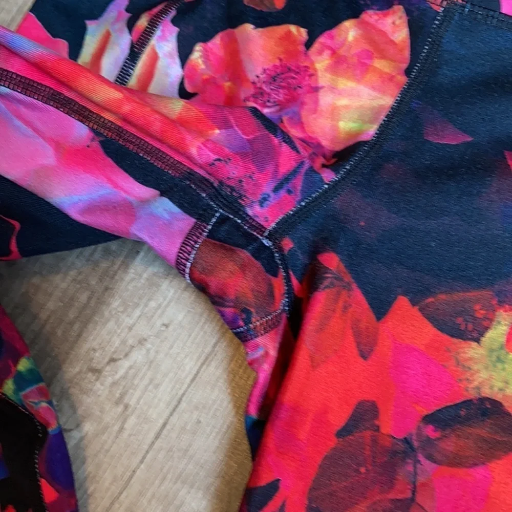 Athleta Legging Pant Mystique Chaturanga Floral Red Pink Black Size Small - Picture 5 of 9